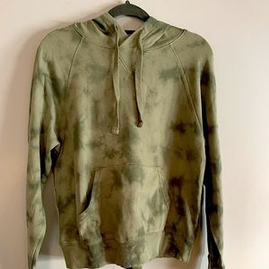 Old Navy Hoodie& jogger Set size extra small camouflage green. LIKE NEW.